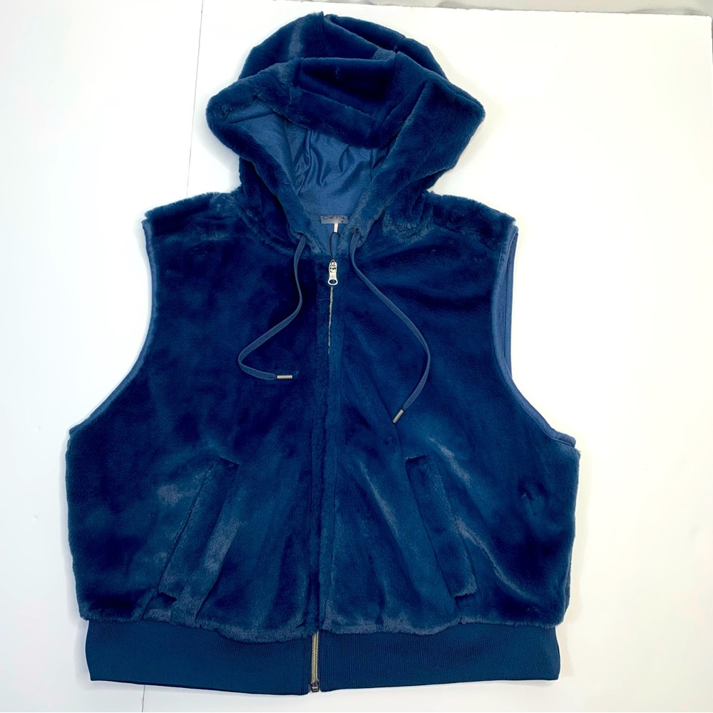 Calia- Carrie Underwood, Faux Fur Vest Blue Size L, NWT
